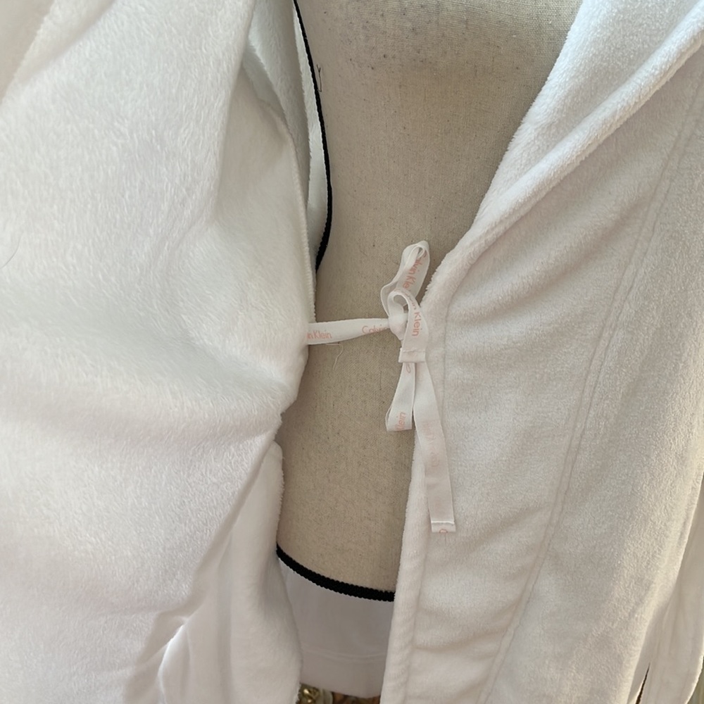 Calvin Klein white plush fleece bathrobe - Sz M/L, New with tags - Picture 4 of 7